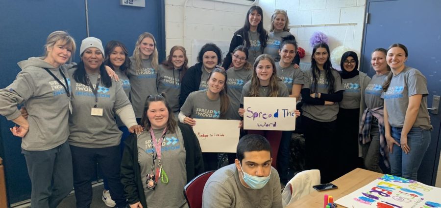 HSE Art students and staff wear their “Spread the Word” shirts in Alayna Sotherland’s room in Salem High School. March 1, 2023.