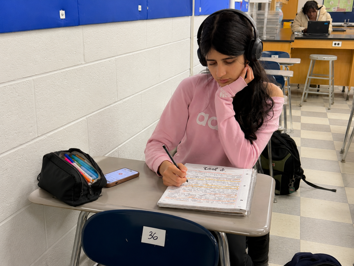 Salem sophomore Lakshita Rath reviews her AP Psychology notes while listening to instrumental music. April 29, 2026. 